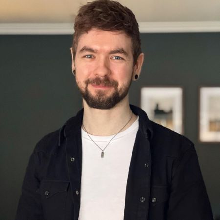 smiling Jacksepticeye in black and white outfit